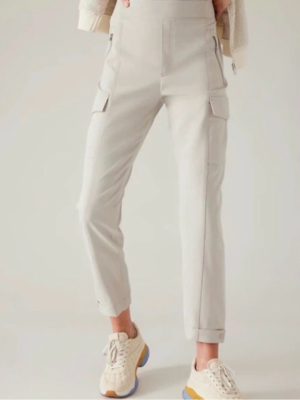 Athleta Cargo Jogger Pants Women’s 4 Beige Cream Zip Pocket Travel Stretch